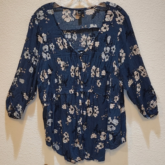 TORRID Size 1 Cute Blue and White Floral Long Sleeves EUC Top - Picture 12 of 13